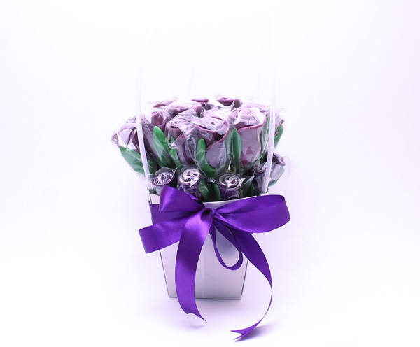 Подарочный набор, букет Фиолетовых карамельных роз